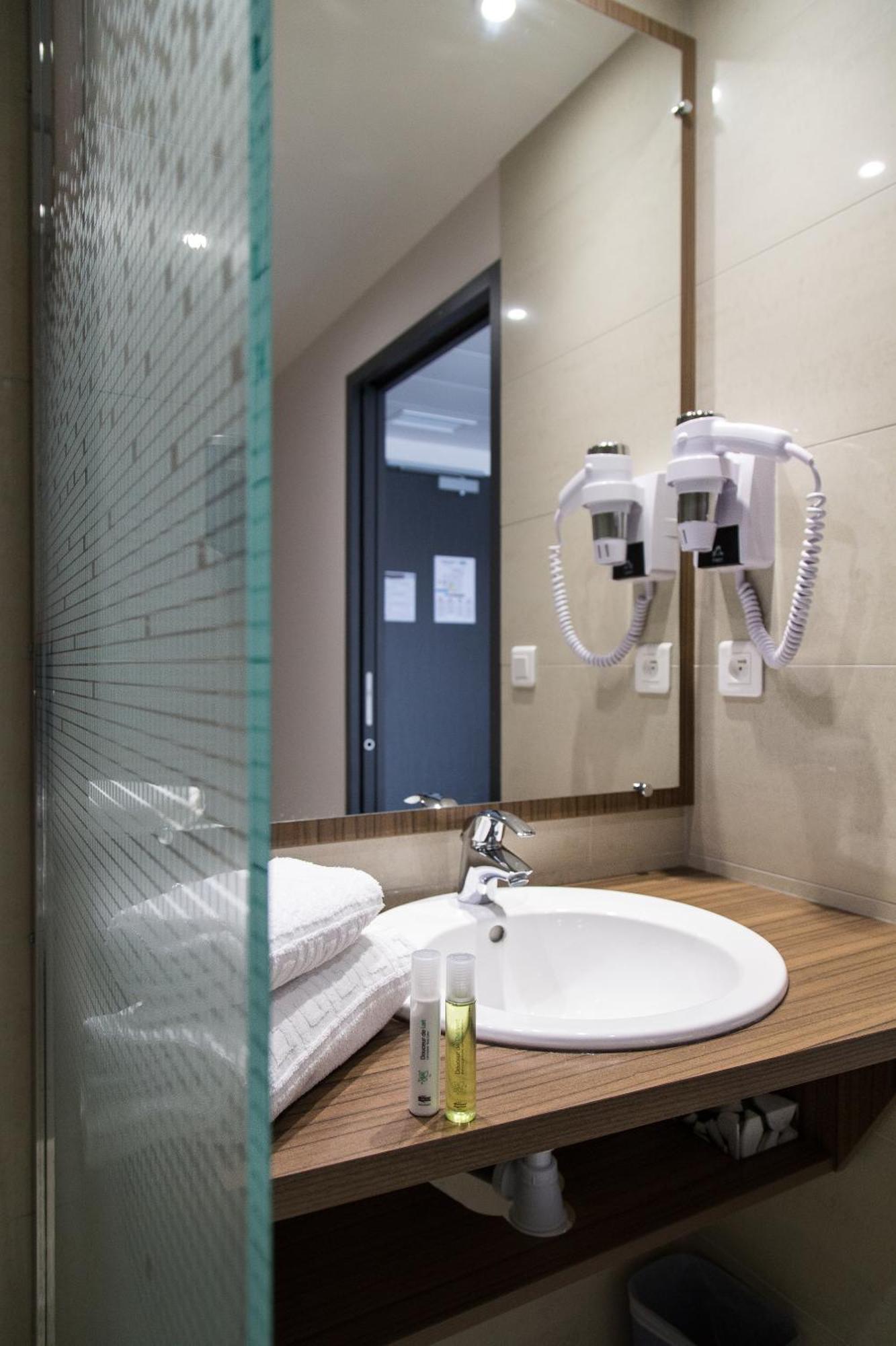 Brit Hotel Toulouse Colomiers - L'Esplanade Esterno foto