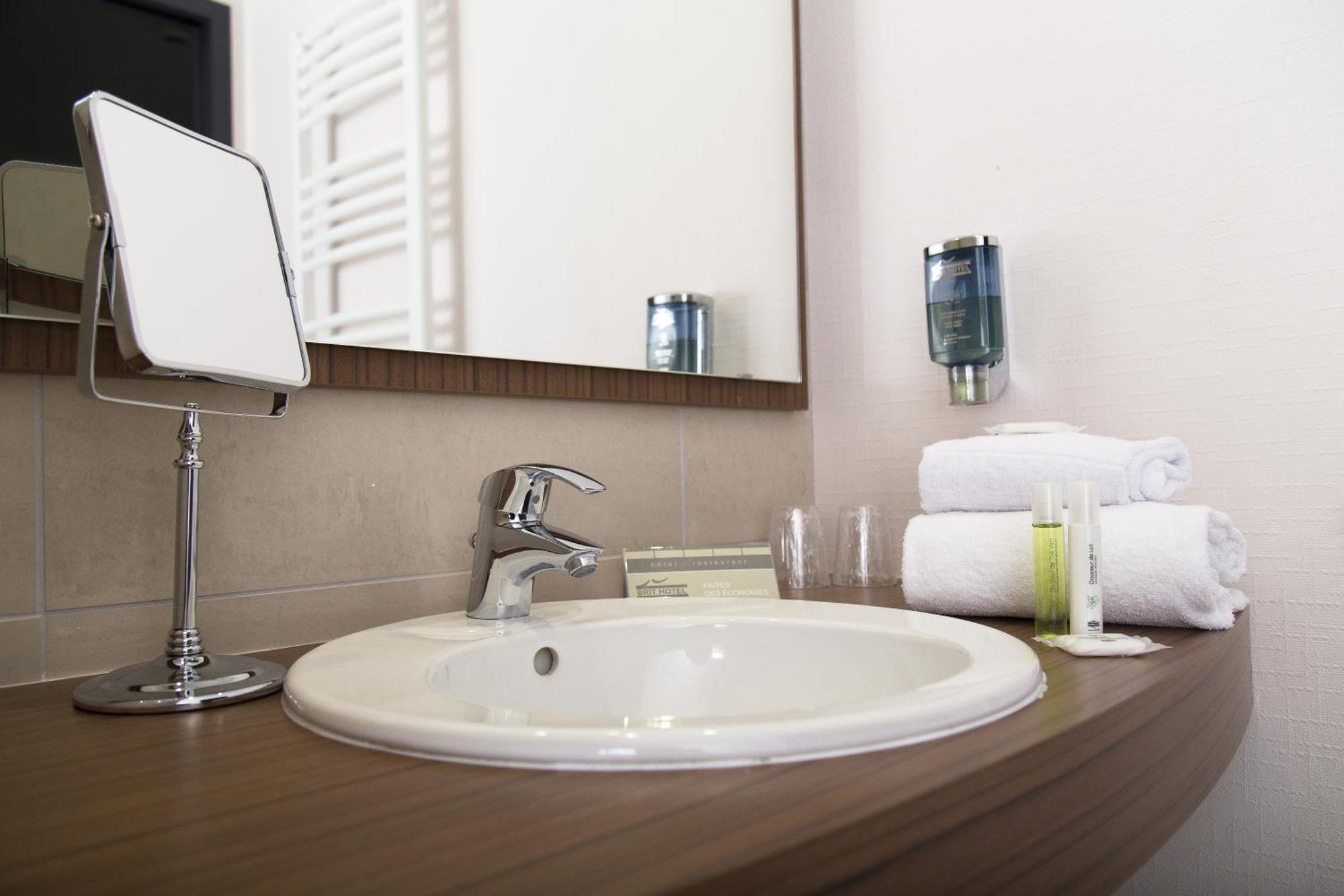 Brit Hotel Toulouse Colomiers - L'Esplanade Esterno foto