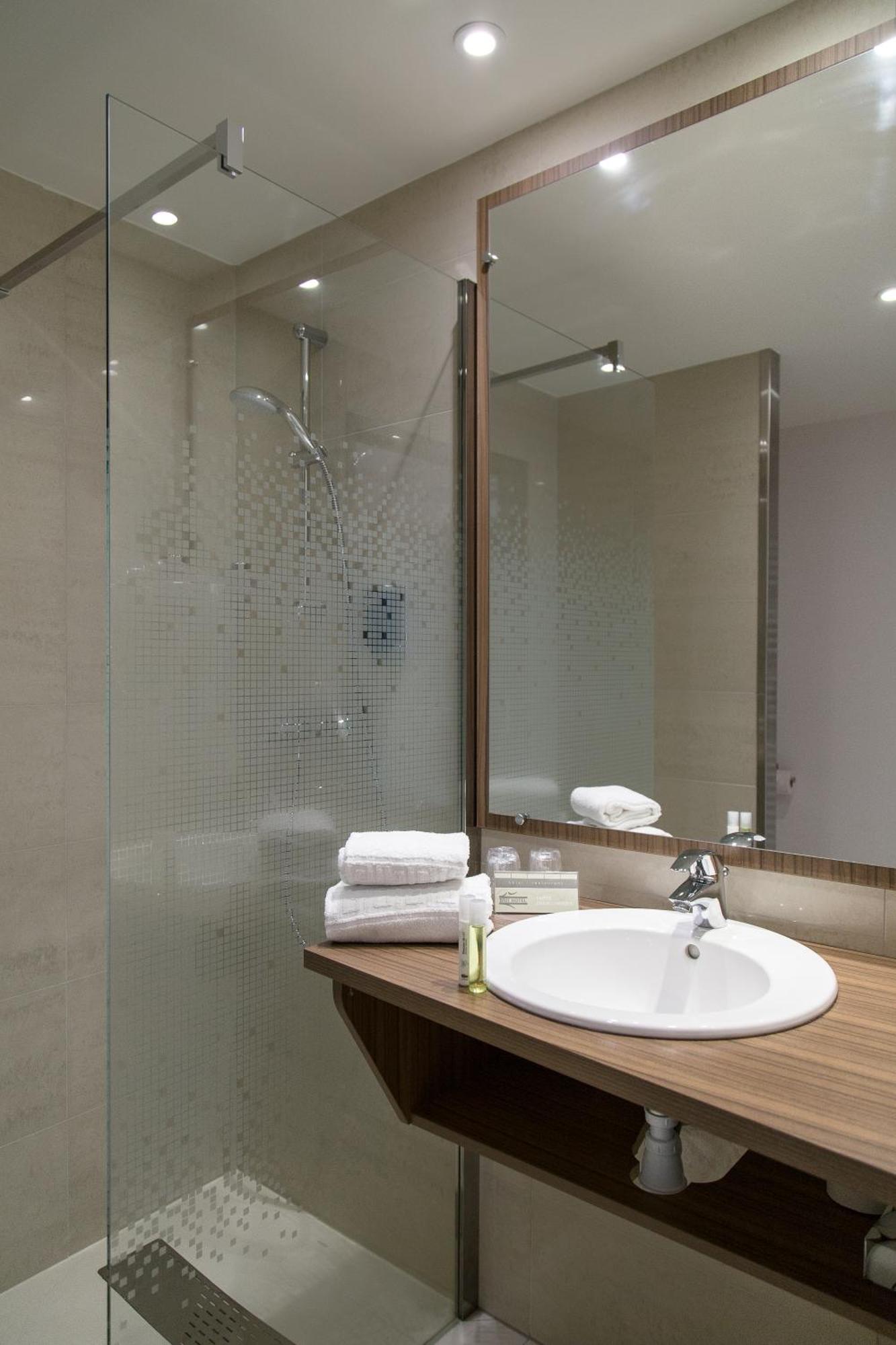 Brit Hotel Toulouse Colomiers - L'Esplanade Esterno foto