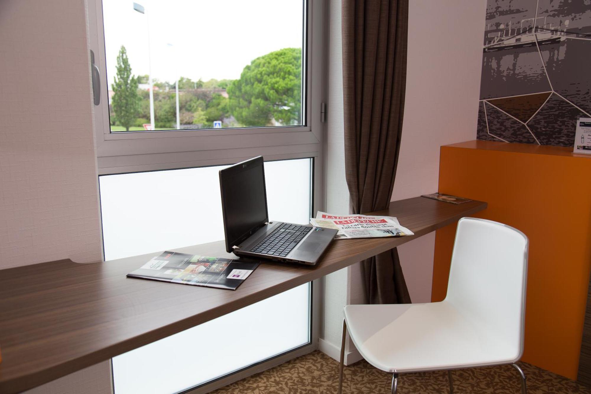 Brit Hotel Toulouse Colomiers - L'Esplanade Esterno foto