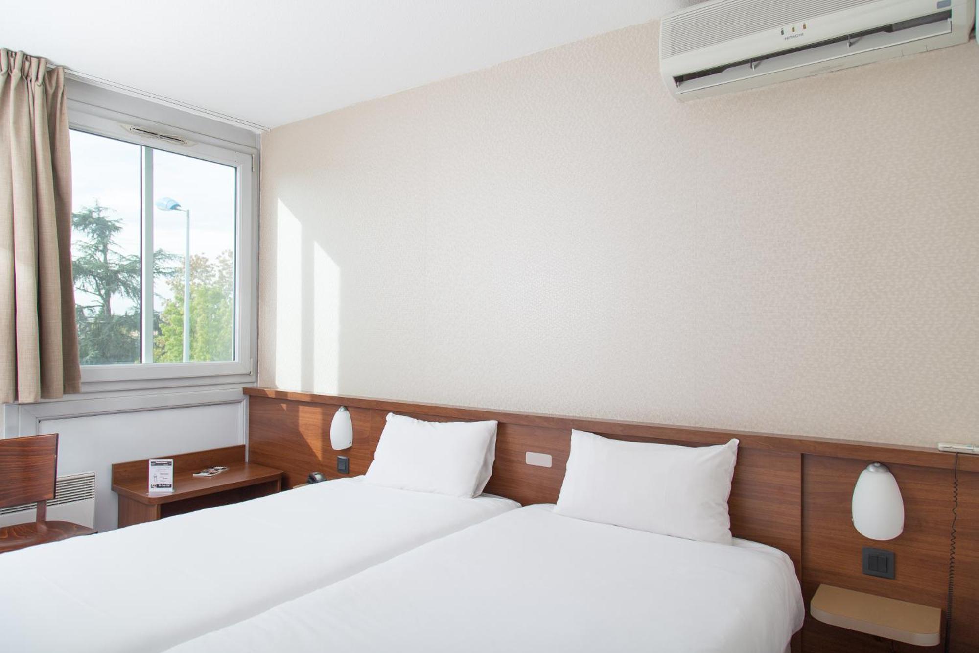 Brit Hotel Toulouse Colomiers - L'Esplanade Esterno foto