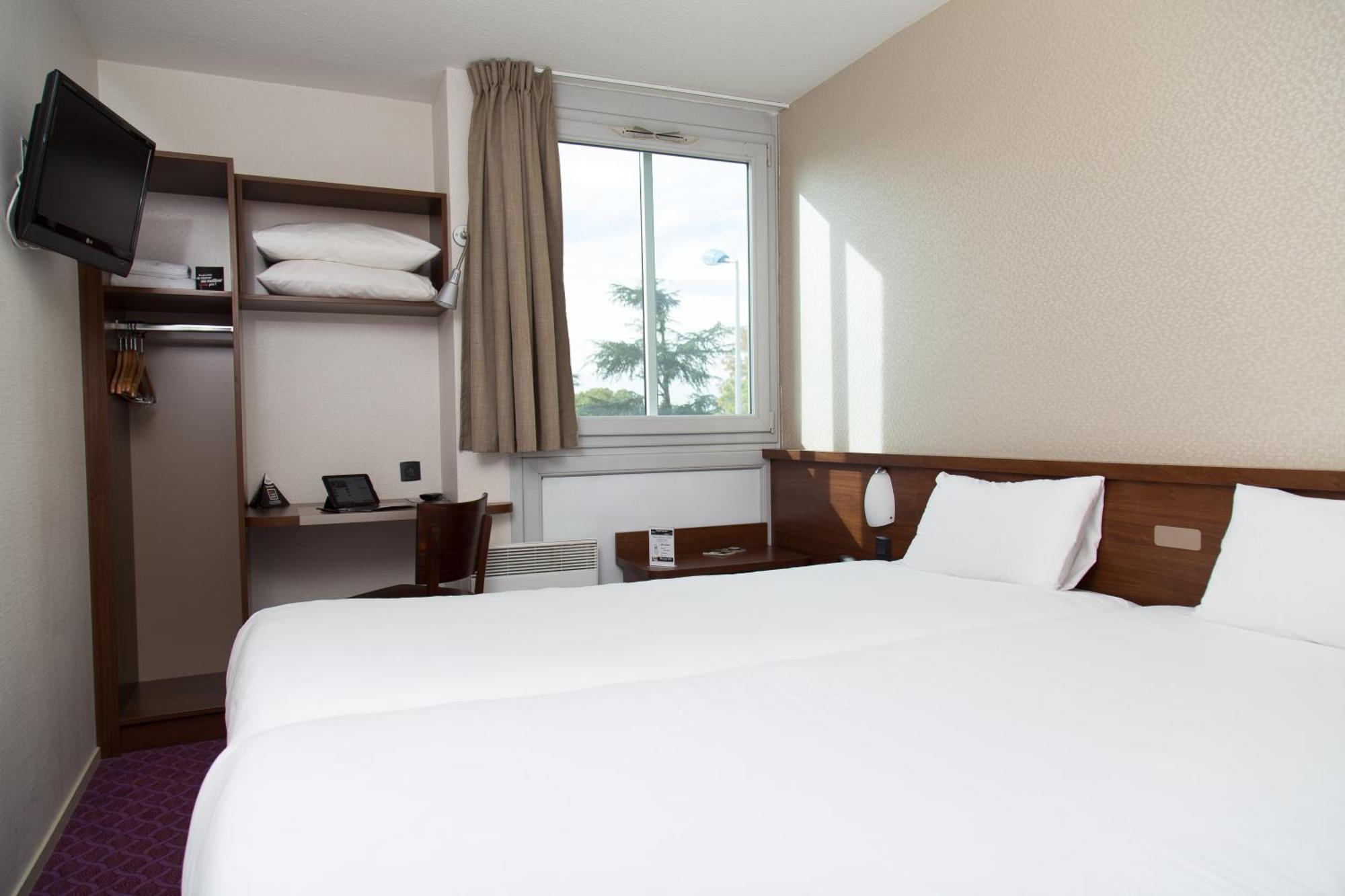Brit Hotel Toulouse Colomiers - L'Esplanade Esterno foto