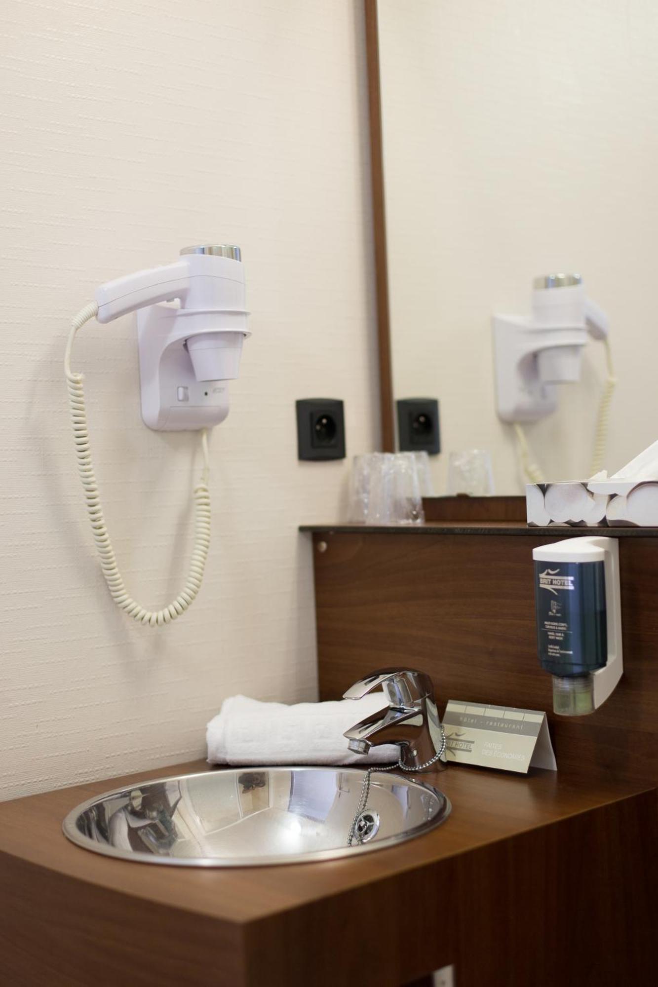Brit Hotel Toulouse Colomiers - L'Esplanade Esterno foto