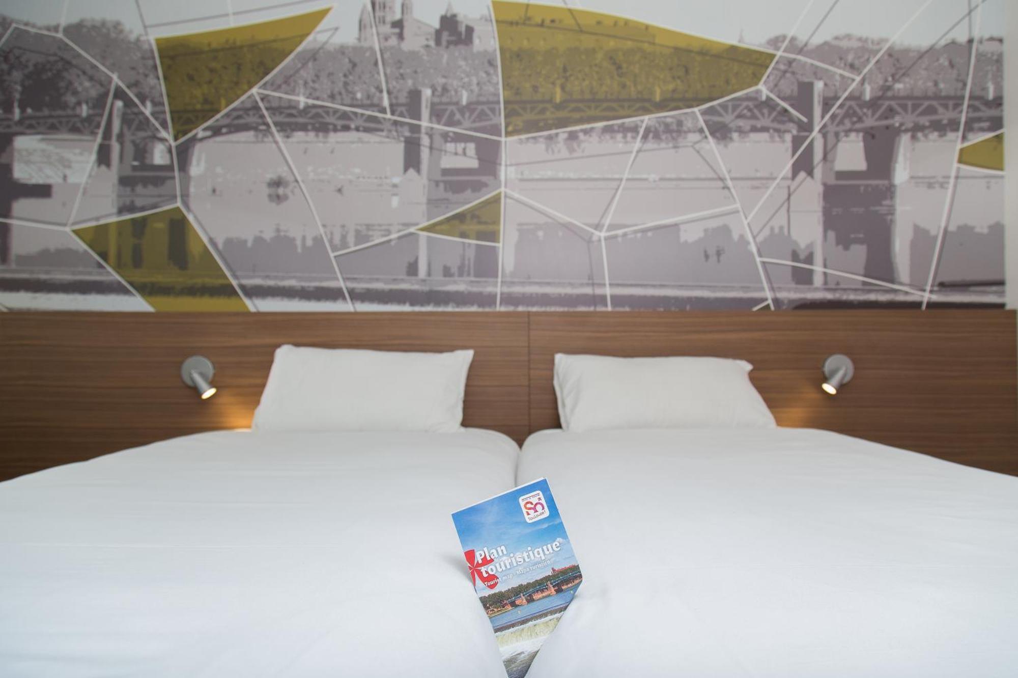 Brit Hotel Toulouse Colomiers - L'Esplanade Esterno foto